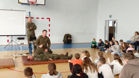 ''Edukacja z wojskiem''